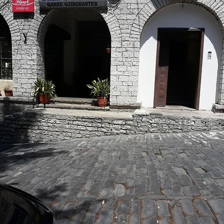 Tina'S Apartment Gjirokastra Kültér fotó