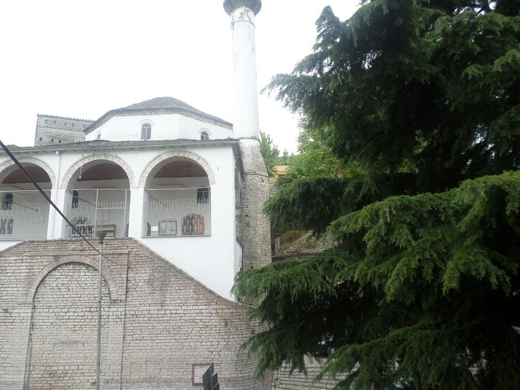 Tina'S Apartment Gjirokastra Kültér fotó