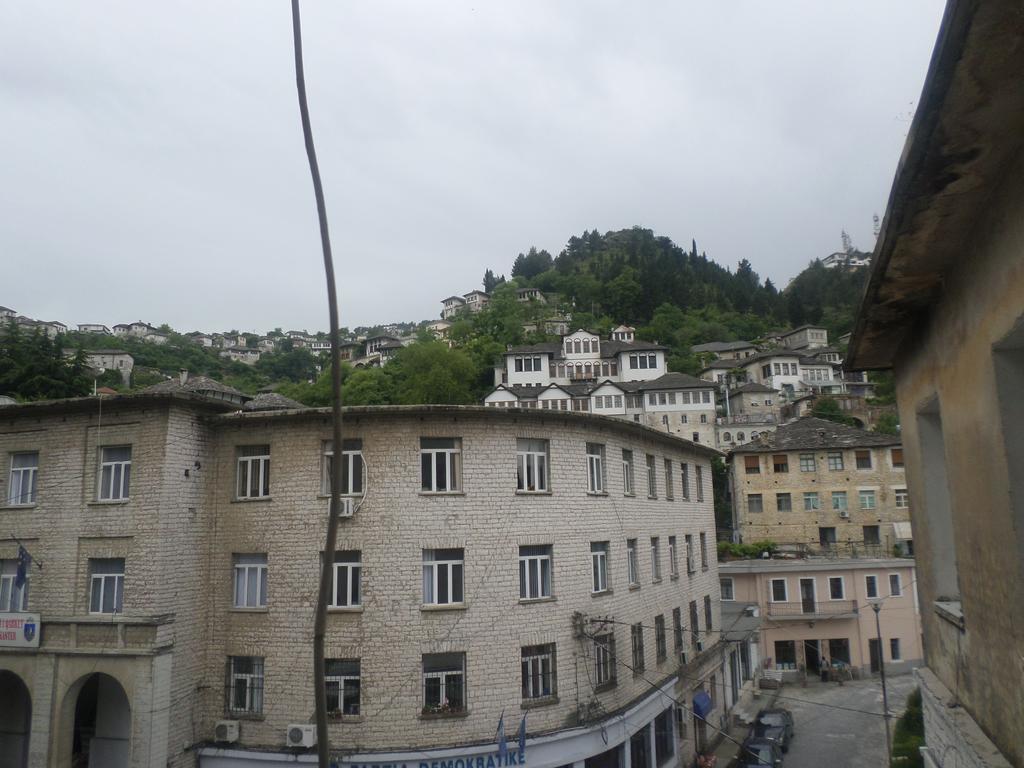Tina'S Apartment Gjirokastra Kültér fotó
