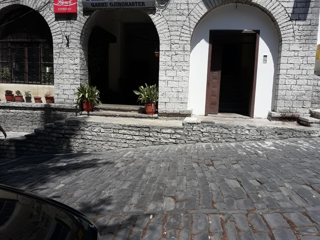 Tina'S Apartment Gjirokastra Kültér fotó